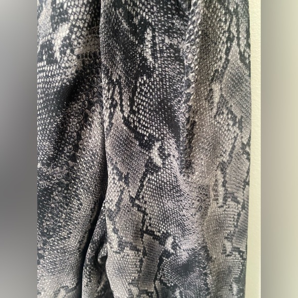 Aritzia Babaton Finley Blouse, Size Small, Snakeskin Print - Picture 2 of 3